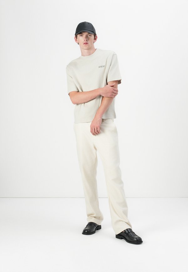Selected SLHRELAXNORMAN GRAPH TEE