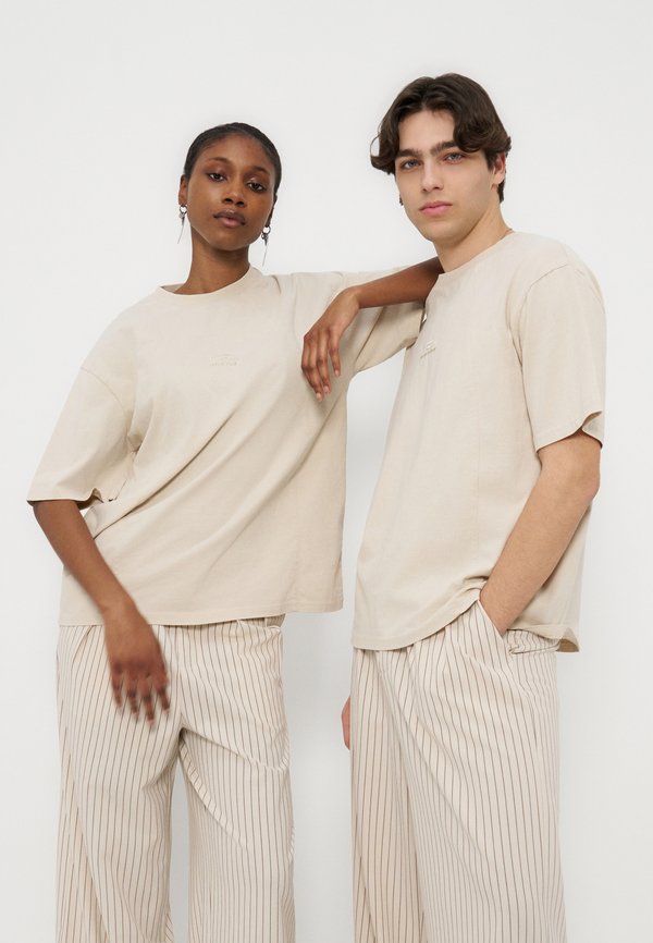 YOURTURN by Zalando OVERSIZED FIT WITH SEAMS AND EMBRO