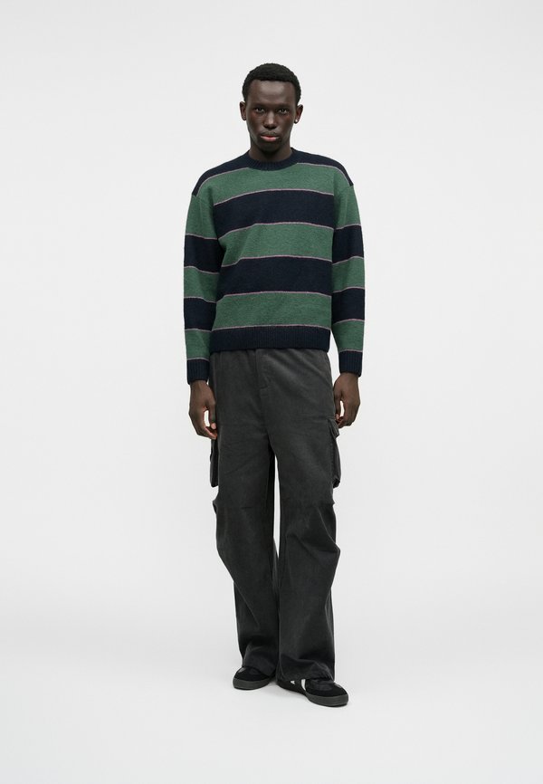 Abercrombie & Fitch STRIPE ESSENTIAL CREW SWEATER