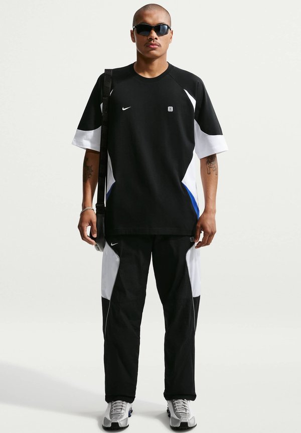 Nike Sportswear NIKE SPORTSWEAR MEN'S SHORT-SLEEVE TOP SPORTSWEAR - Print T-shirt - black white game royal