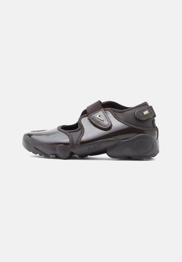 Nike Sportswear AIR RIFT SE - Ankle strap ballet pumps - brown/metallic gold-coloured