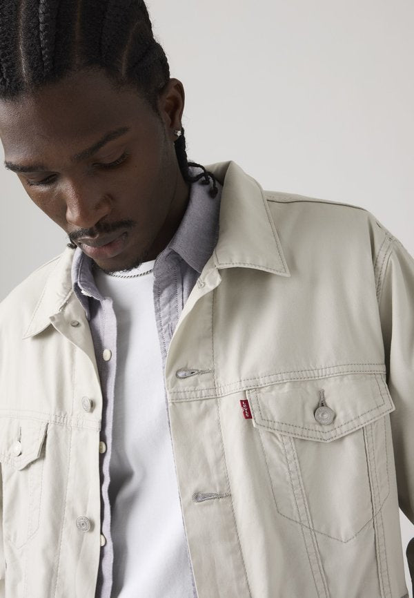 Levi's® RELAXED FIT TRUCKER