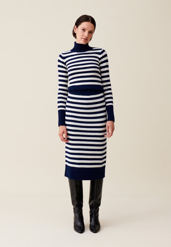 Claudie Pierlot MAAYENMARINIERE