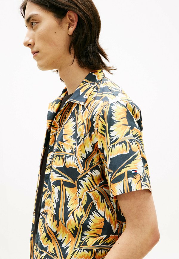 Tommy Hilfiger REGULAR FIT PAPER TOUCH SHORT SLEEVE