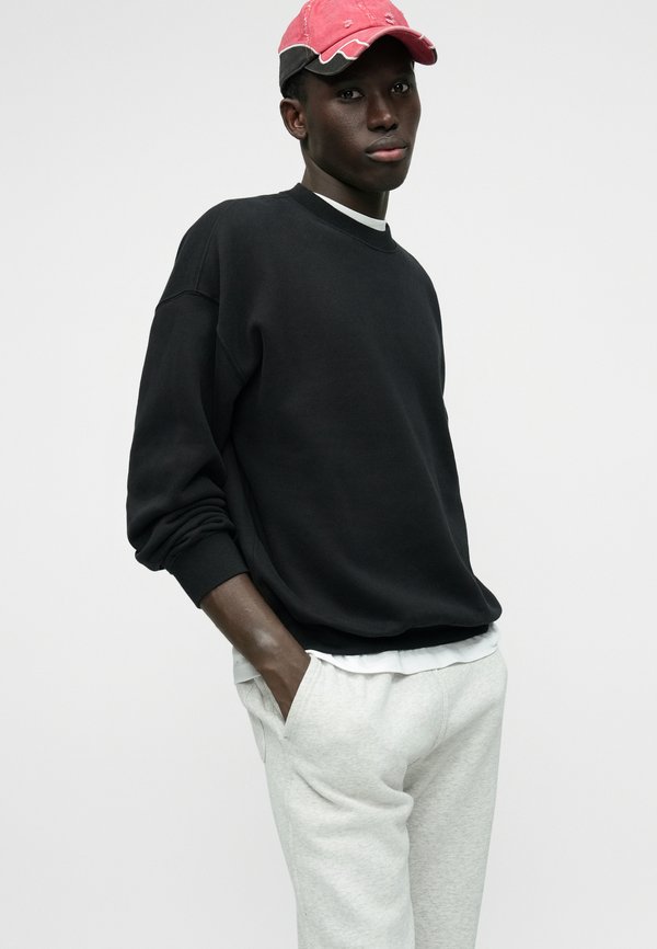 Abercrombie & Fitch ESSENTIAL CREW