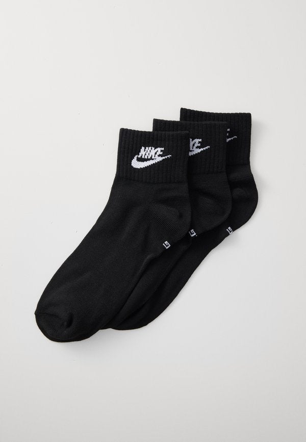 Nike Sportswear EVERYDAY ESSENTIAL ANKLE UNISEX 3 PACK - Sports socks - black/white