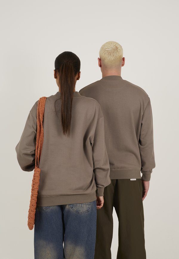 LEGACY STUDIOS UNISEX