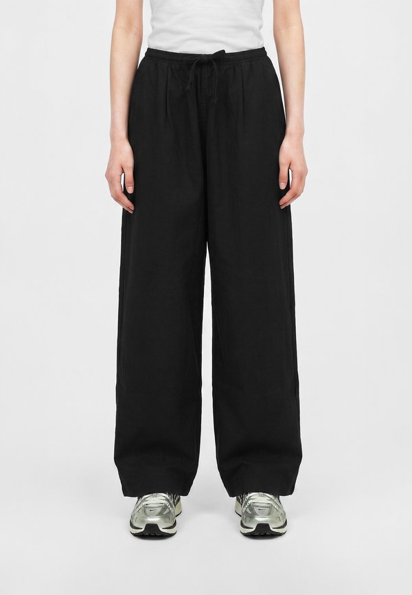 Nike Sportswear STREET PANT - Tracksuit bottoms - black