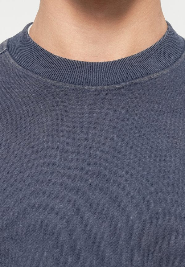Hollister Co. WEBEX BOXY CREWS