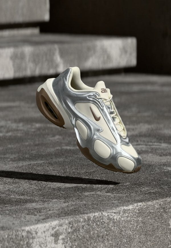 Nike Sportswear AIR MAX MUSE - Trainers - metallic silver-coloured/brown/sail