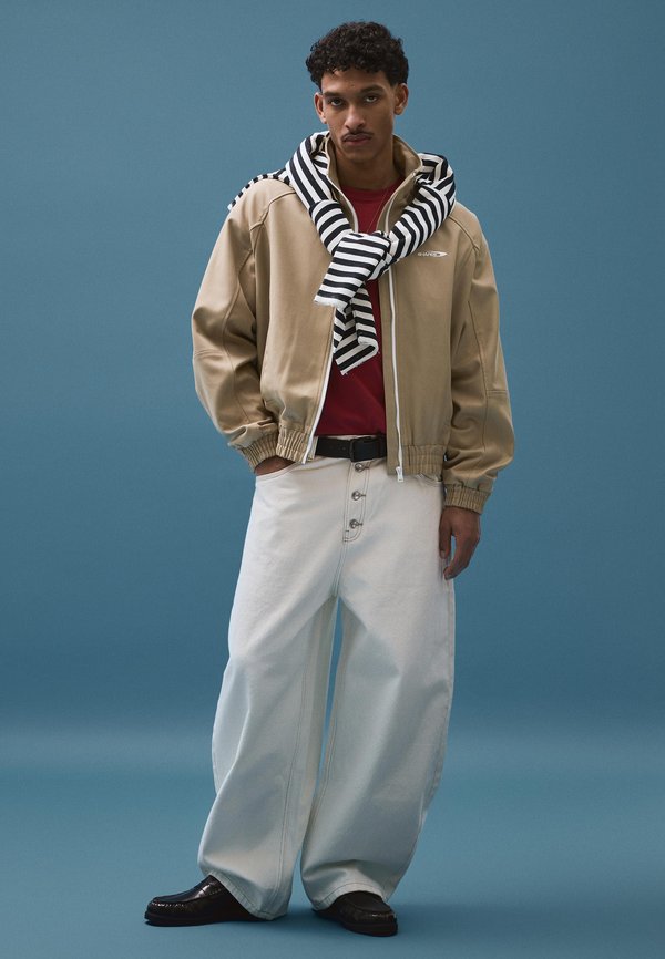 Bershka HIGH NECK SHAPES - Light jacket - camel