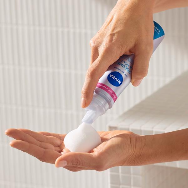 Schaumfestiger Volumen Kraft & Pflege NIVEA